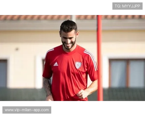 卡利亚里训练课上佩雷罗展现极强创造性